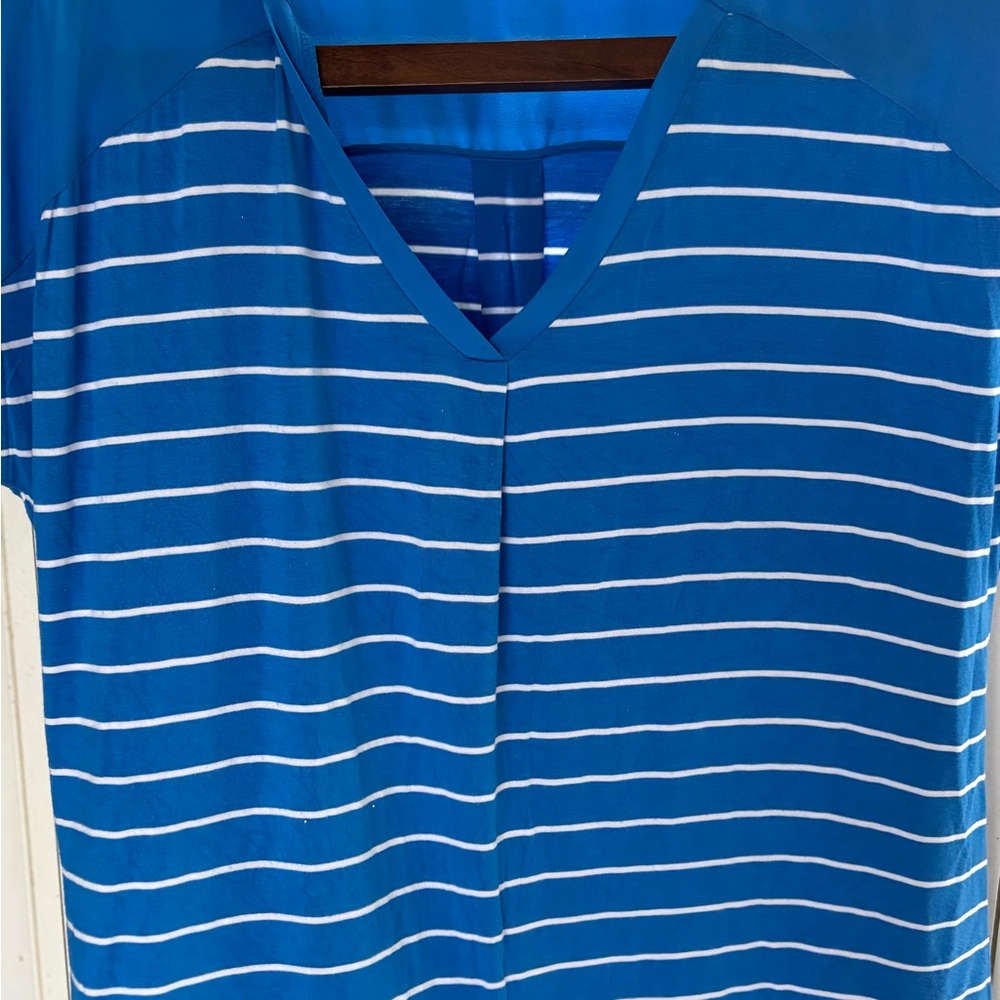 Adrienne Vittadini Blue and White‎ Striped V-Neck Tee chest 46 in